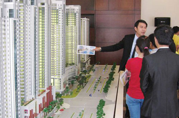 Mua nhà: Chọn chủ đầu tư hay môi giới?