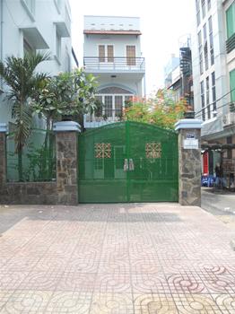 Bán nhà ngay mặt tiền Huỳnh Tịnh Của, trung tâm quận 3