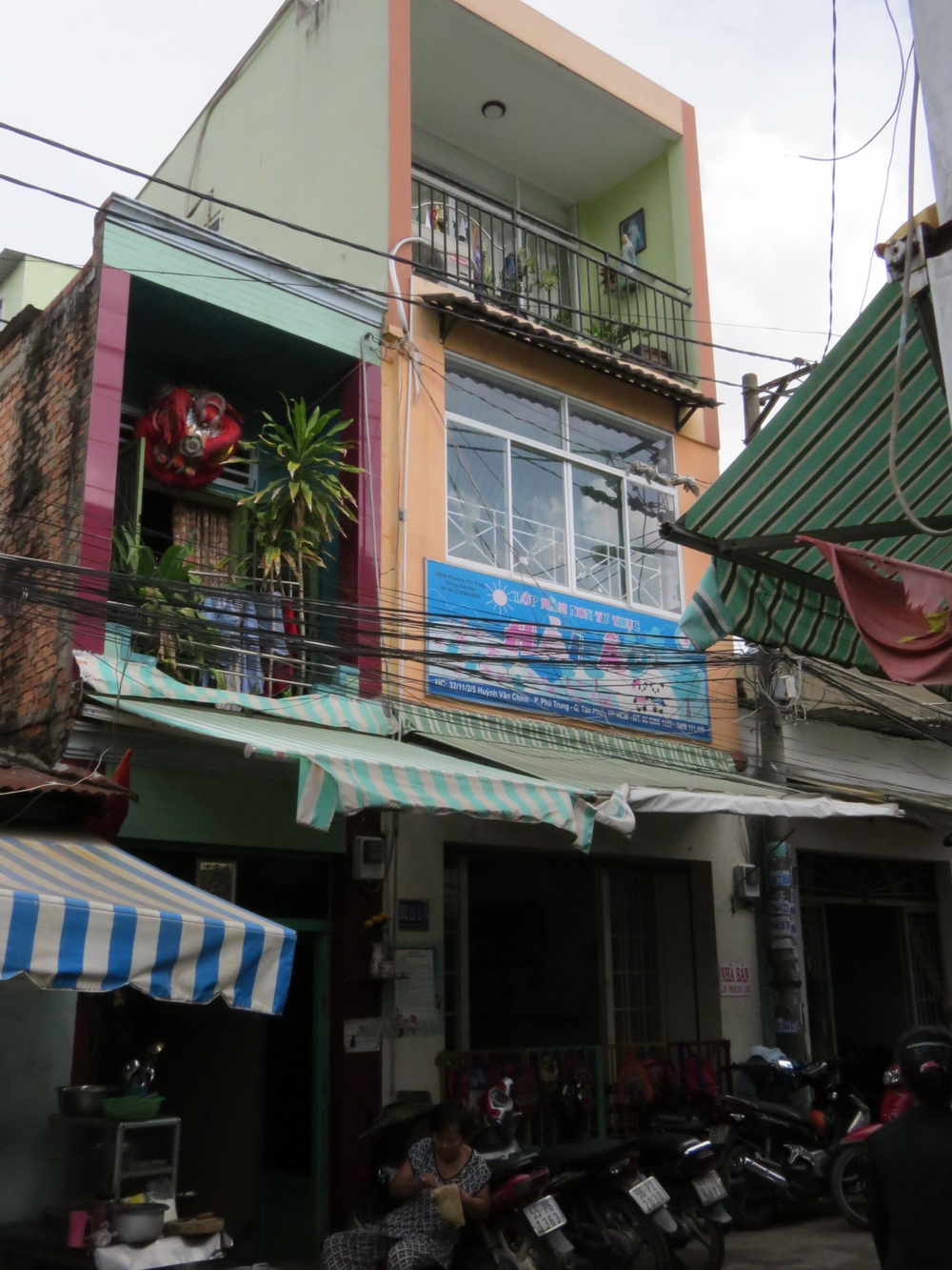 Nhà kế bên chợ cần bán