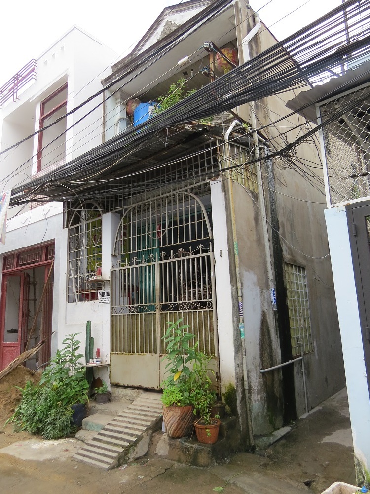 Nha cần tiền bán (có phòng đang cho thuê)