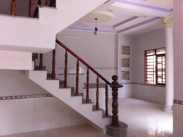 Nhà phố kiến trúc đẹp tại phường Dĩ An cần bán