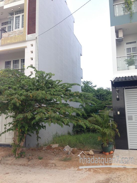 Cần bán lô đất nền ngay khu dự án Hoàn Cầu, Quận 7 (góc ngã 4 Nguyễn Văn Linh & HTP)