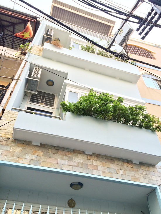 Cần bán gấp  nhà  phố 3 lầu hiện đại hẽm ôtô 4m  đường Trần Xuân Soạn, Q.7