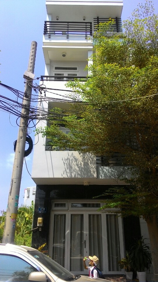 Bán nhà 2 lầu + sân thượng gần căn góc đường Phú Thuận, P. Phú Thuận, Q.7