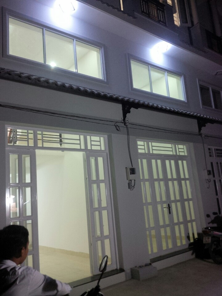 Nhà mới xây, liền kề Phú Mỹ Hưng, 3 tầng mái Thái, DT 86m2, sổ hồng riêng