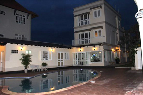 Bán biệt thự Nguyễn Văn Đậu. DT: 8 x 30m, 2 lầu. Gía 12.5 tỷ