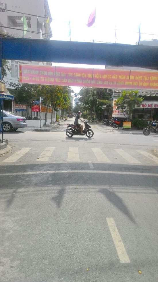 Bán gấp nhà nát cấp 4, mặt tiền đường số 49, F.Bình Thuận, Quận 7