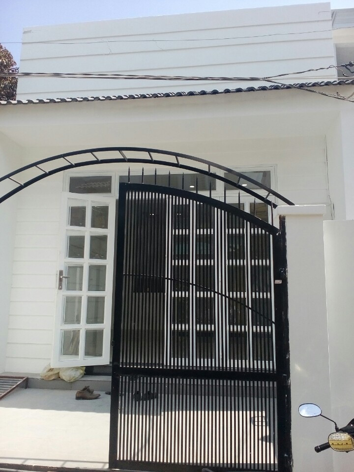 Bán gấp nhà cấp 4 hẻm xe hơi đường Lâm Văn Bền, Quận 7. DT: 5x19m, giá 2.69 tỷ