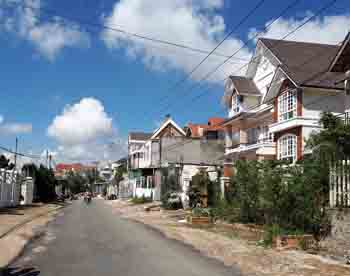 Cần bán ngay nhà mặt tiền sân rộng đường Lý Nam Đế, P.8, Đà Lạt