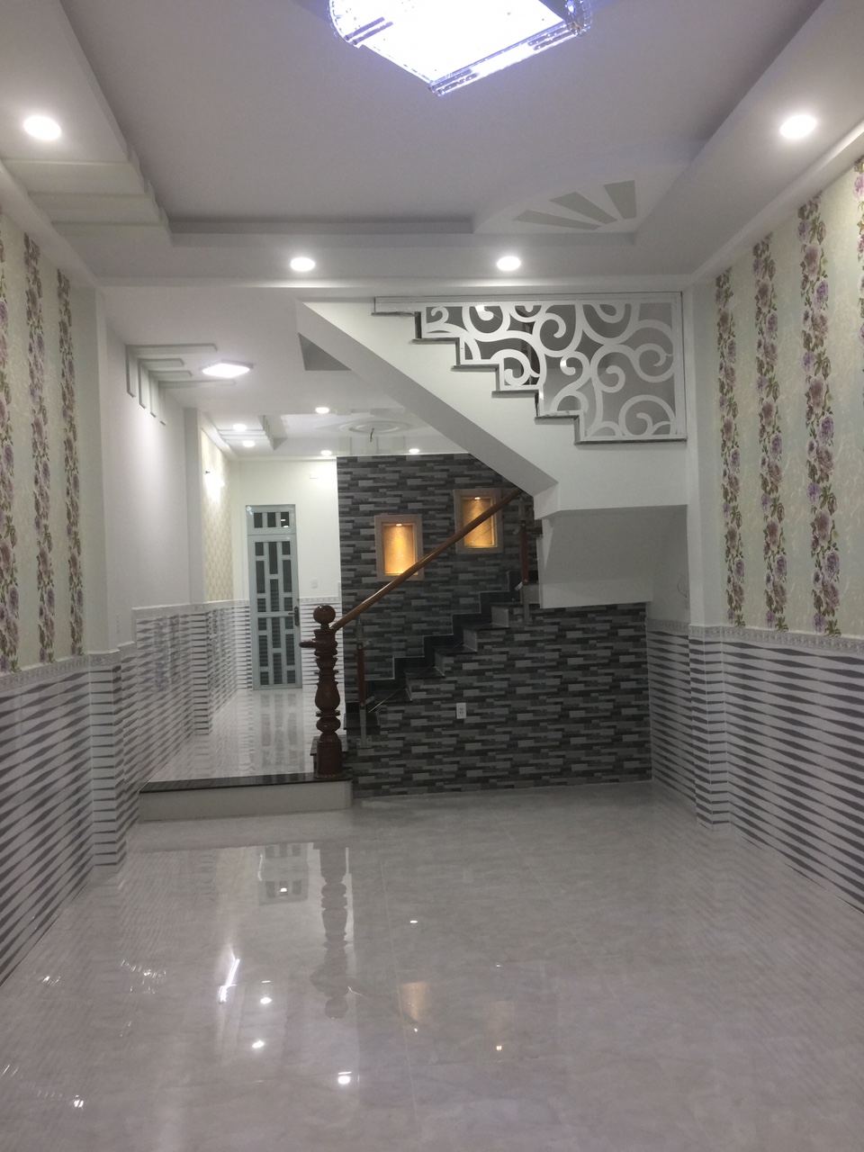 Dãy nhà 3 tầng, Cao Lỗ – Tạ Quang Bửu, P.4, Q.8. Gần trung tâm Q.1, SH riêng 2017