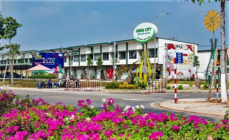 1 căn hàng ngộp cần bán nhanh, nhà 1 trệt 1 lầu gần ĐH Việt Đức, khu Oasis City 0393909313 Mr Đạt