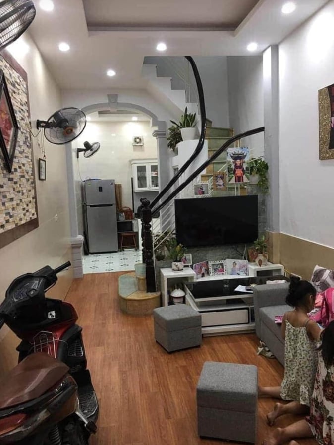 Bán gấp nhà đường Sư Vạn Hạnh, Quận 10, giá 3 tỷ