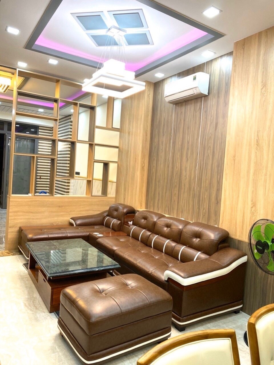 Siêu rẻ ! Bán 6ty2 nhà 4 tầng 90m2 (5x18) mặt tiền Bình Hưng Hòa B Bình Tân
