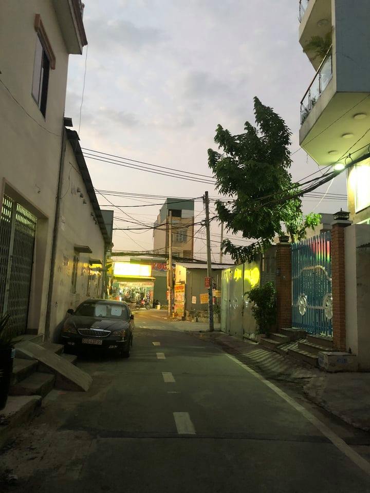 HẺM XE HƠI TRÁNH HÀ HUY GIÁP QUẬN 12 NGAY NGÃ TƯ GA 3 CĂN RA MẶT TIỀN GIÁ 4TỶ2 TL