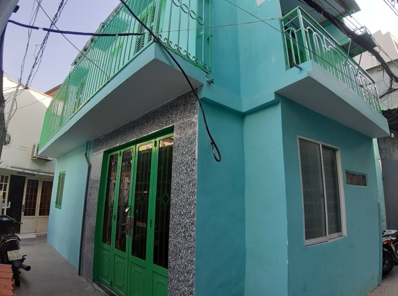 NHÀ 3 MẶT HẺM ĐỘC NHẤT dt 30m2 2 tầng đẹp đường Nguyễn Tất Thành Phường 18 Quận 4 giá 2 tỷ 7