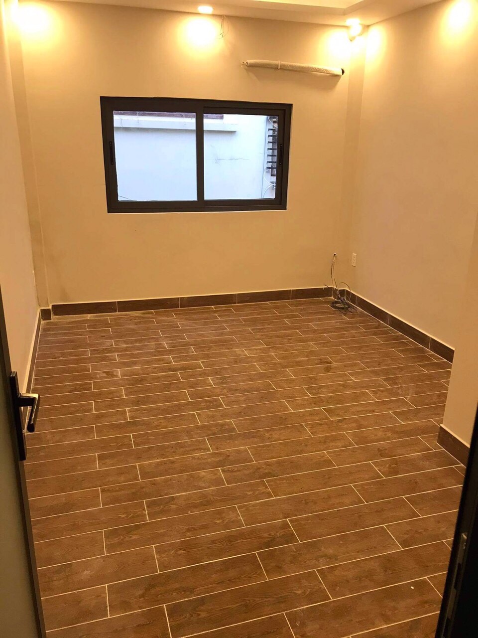 BÁN NHÀ NGUYỄN THỊ THẬP DT 25M2 GIÁ 3.1 TỶ NGAY CẠNH LOTTE