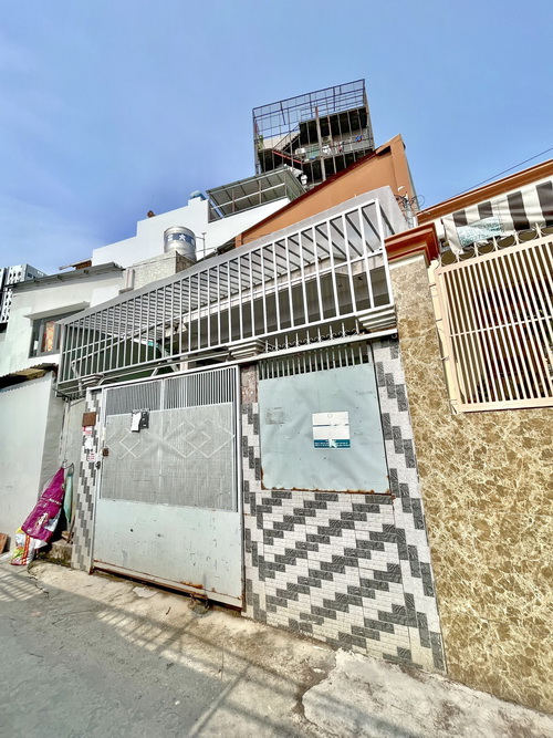 Bán đất có sẵn 4 căn nhà trọ đang cho thuê mặt tiền Hẻm xe hơi Huỳnh Tấn Phát, Q7