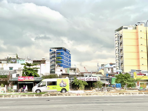 VỊ TRÍ VÀNG - ĐẤT MẶT TIỀN ĐƯỜNG NGUYỄN VĂN LINH, Q7 (GẦN NGÃ TƯ KCX)