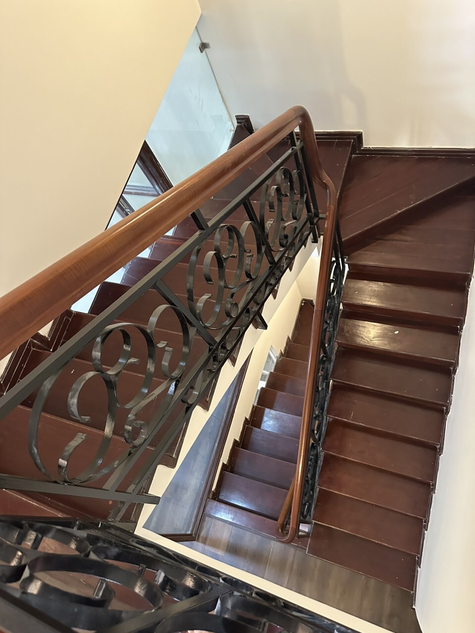 Bán nhà Sân Bay  - Quận Tân Bình - Nhà đẹp  - 52 m2 - Gía 10,5  tỷ .