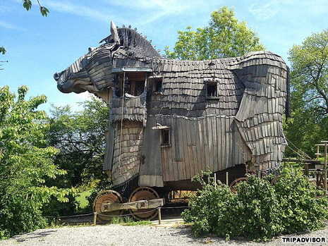 khách sạn kỳ quặc