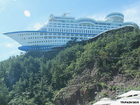 khách sạn kỳ quặc