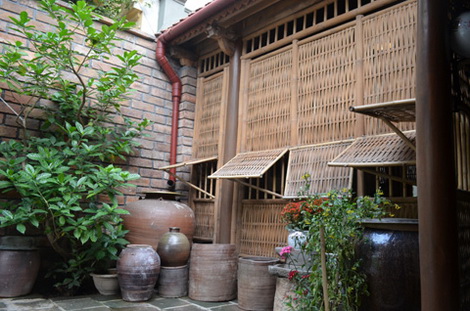 Nhà cổ trăm tuổi giữa thủ đô