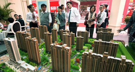 Bơm tiền nhà đất