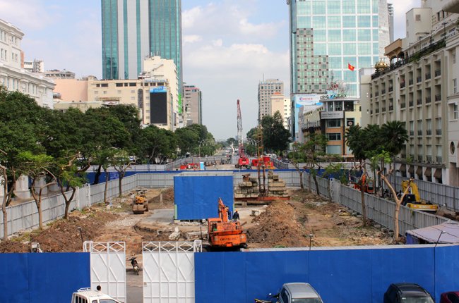 Cấm xe đường Nguyễn Huệ