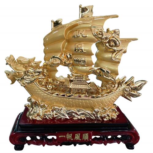 Thuyền buồm đầu rồng